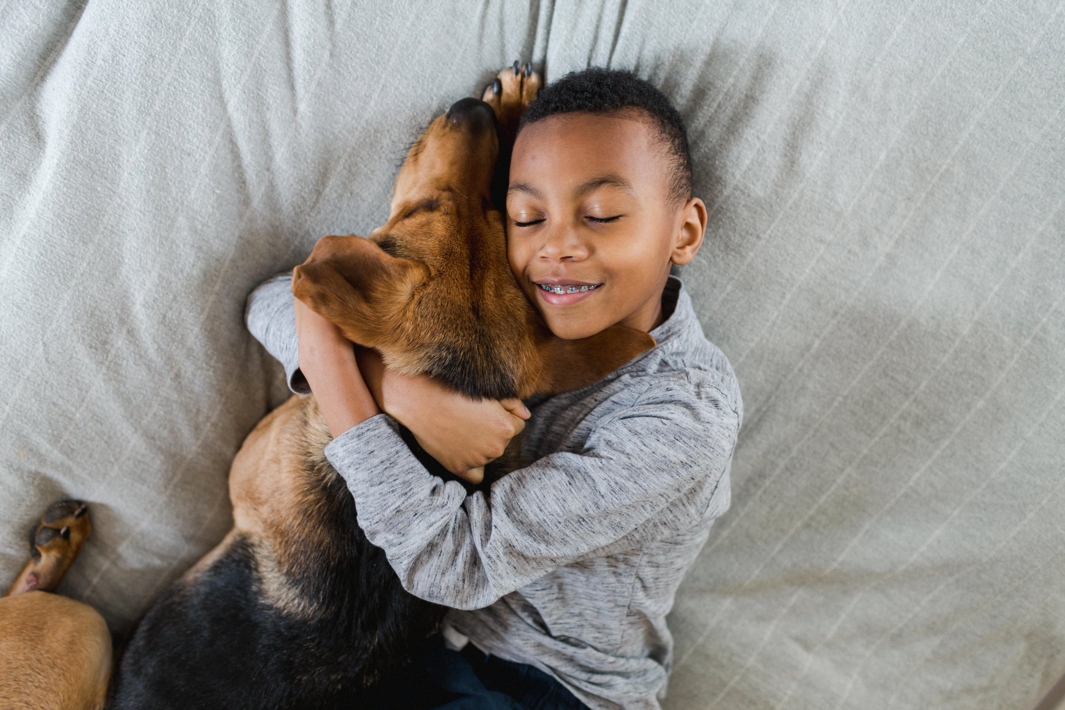 A relação entre crianças e pets é muito benéfica para os pequenos