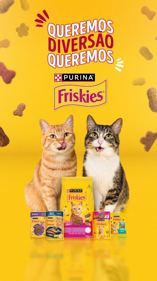 Dois gatos com embalagens de Purina® Friskies® sobre fundo amarelo e o texto Queremos diversão, queremos Friskies