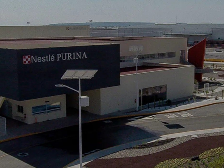 Vista aérea de uma fábrica da Nestlé Purina