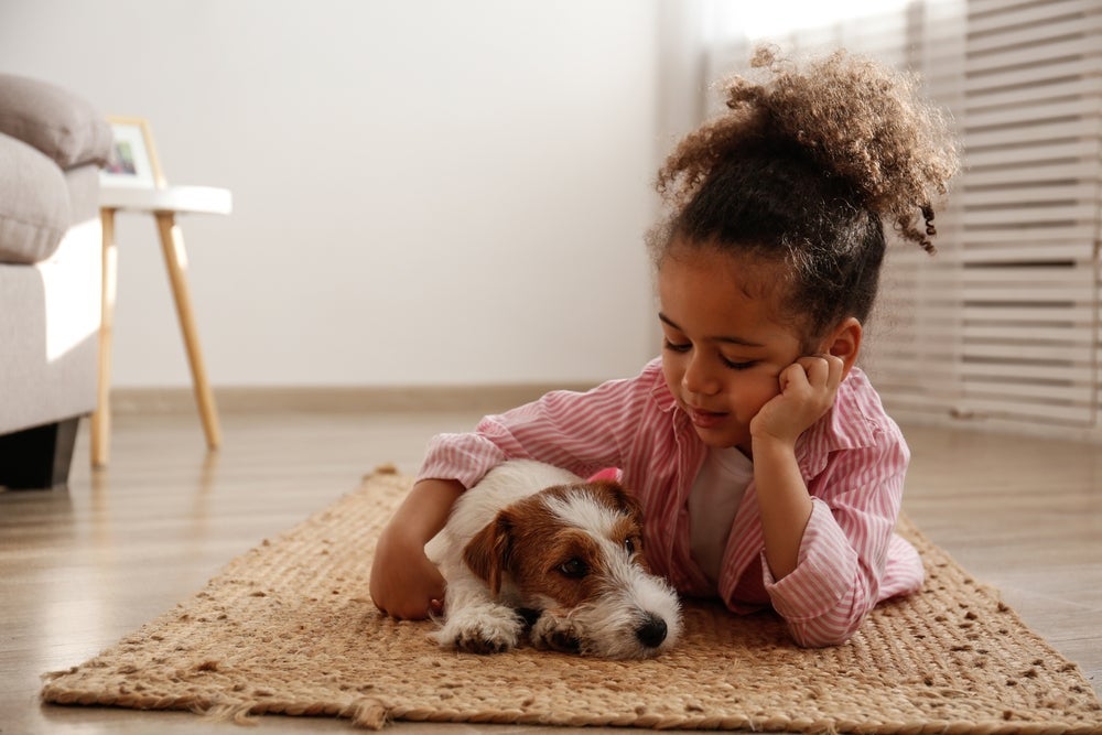 Os benefícios de ter um cachorro são ótimos para as crianças