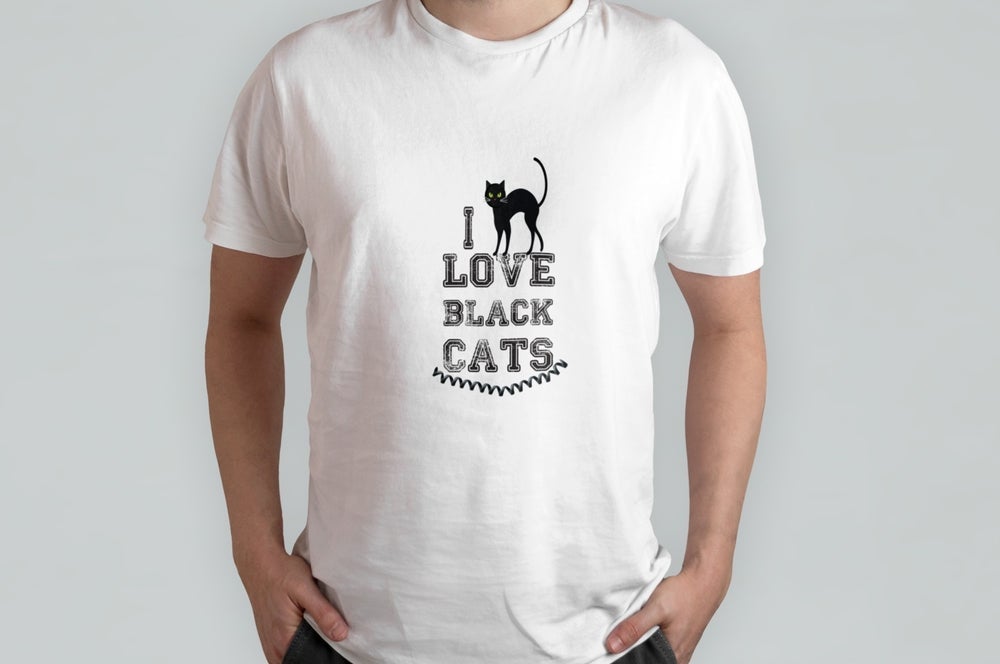 Uma camiseta temática de gato pode ter várias estampas