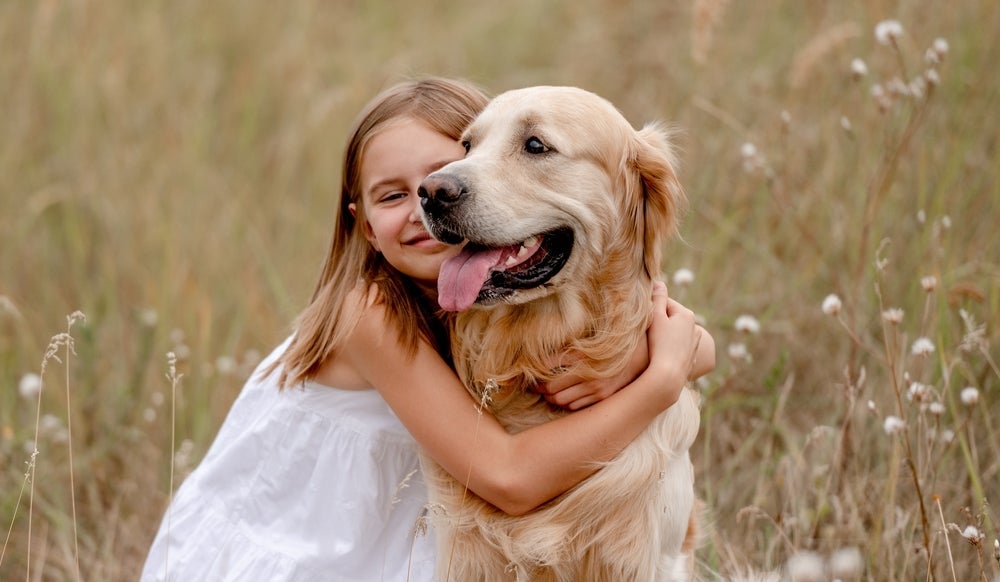 O Golden Retriever se dá muito bem com crianças!